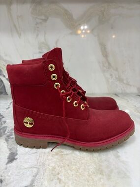 Timberland Red Suede Lace-Up Men’s Boots with Gold Accents. NWOB never worn